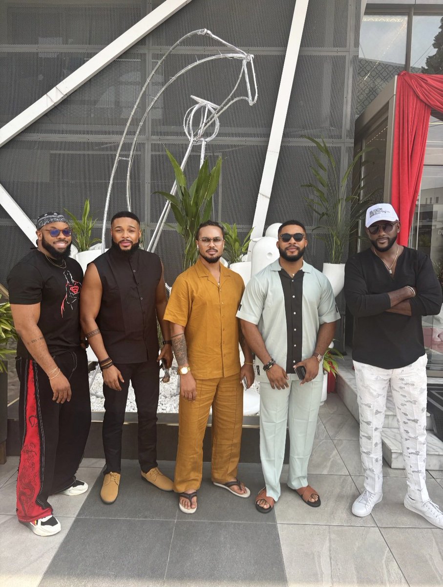 kachi_nnochiri's tweet photo. Had a very beautiful brunch with my brothers.
Happy Holidays.
#kaytribe https://t.co/O6PErlfU5J