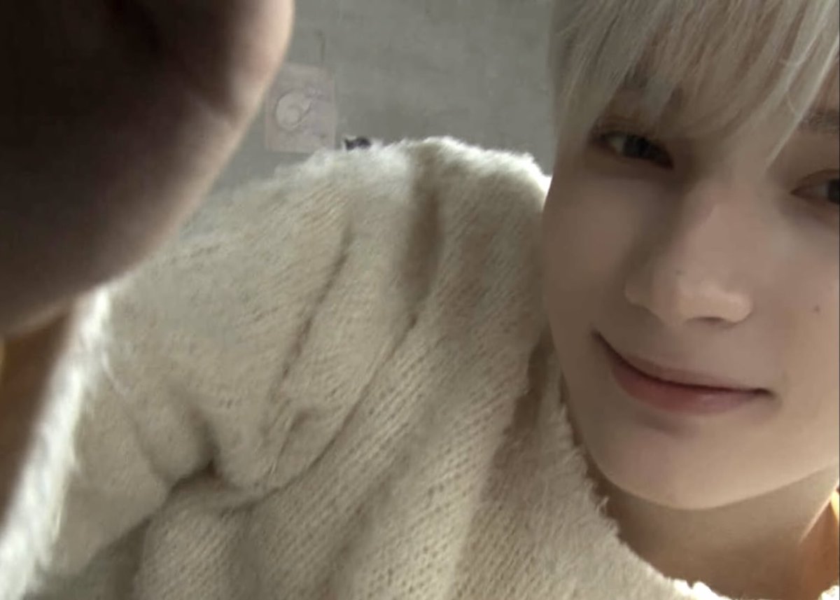 hyukalooks's tweet image. 🫳