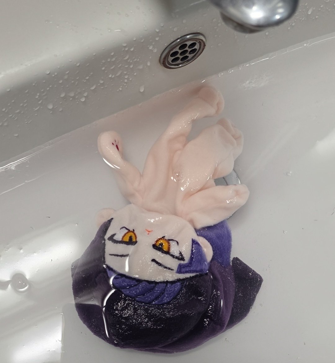 ㄹㅇ 수제임
자수부터 봉제까지 100% 손바느질