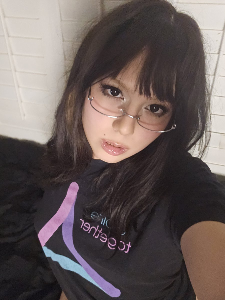 PokiPur's tweet photo. IM BORED sum1 suck my joystick ? just kidding.... unless... https://t.co/gKPPhJEeIh