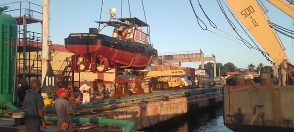 Para los heroicos trabajadores de <a href="/AstilleroCDC/">Astillero Caribbean Drydock</a>  y de <a href="/ENCC390685/">Navegación Caribe Empresa Cuba</a>, no hay imposibles!!!
#PorCubaJuntosPodemos