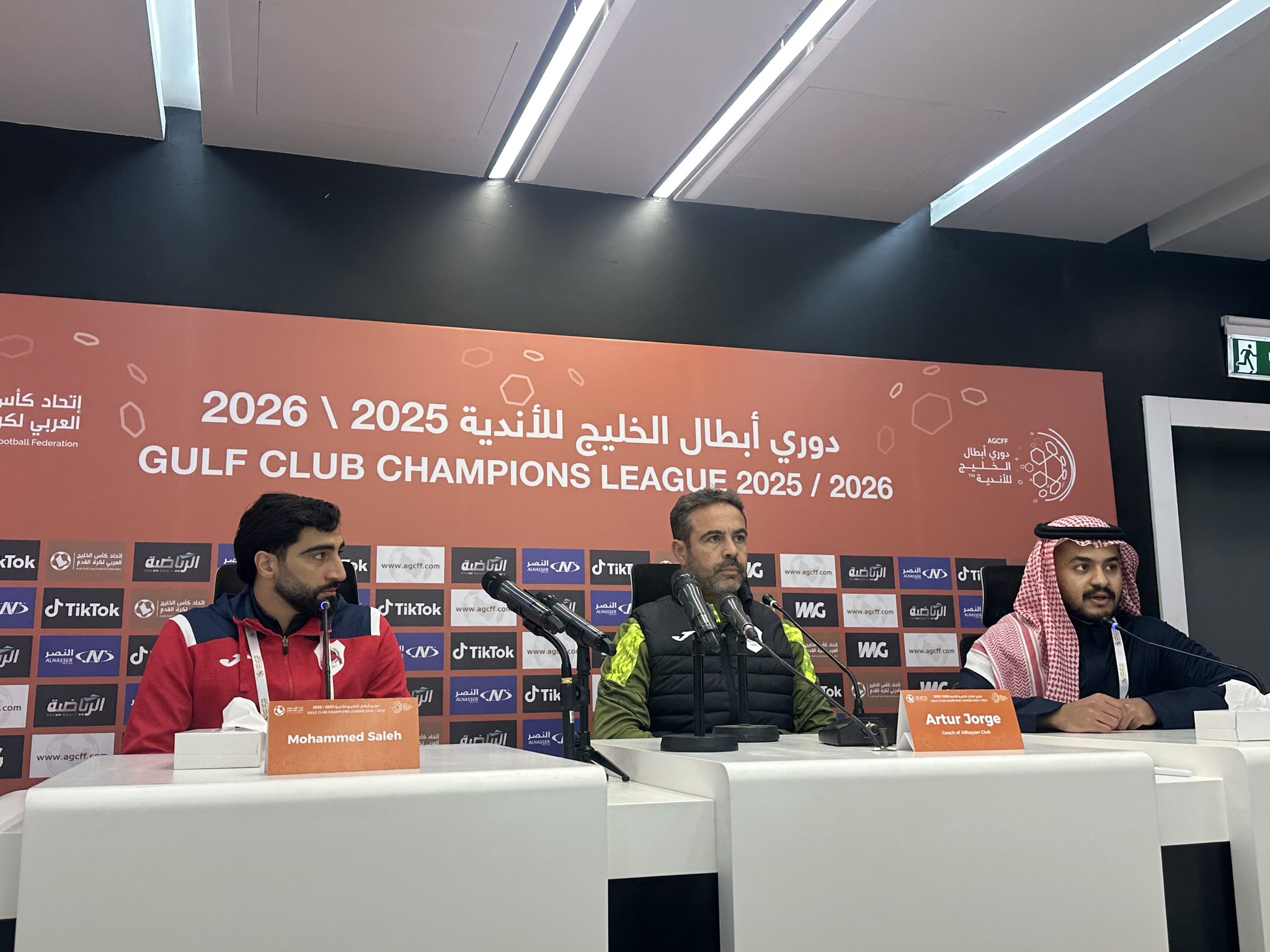 ارتو جورج مدرب فريق الريان في المؤتمر الصحافي: - مشتاقون لكرة القدم، فمنذ فترة لم نخض مباريات رسمية. لدينا بعض اللاعبين الدوليين الذين شاركوا مع منتخباتهم، والجميع جاهز ومستعد لمباراة الغد. #الشباب_الريان 