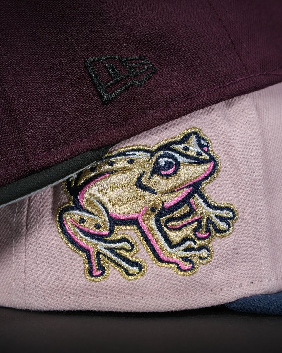 TopperzStore's tweet image. MiLB Monday – Live tonight at 19:30 CET / 1:30PM EST 🎥🧢  
Coquís de Puerto Rico 🇵🇷🐸 &amp;amp; Akron Devil Strips 😈🔥  
Gold stitching, bold side logos &amp;amp; wild color combos.

See them all live – drop happens during the stream!  
@topperzstore &amp;amp; @topperzstoreusa