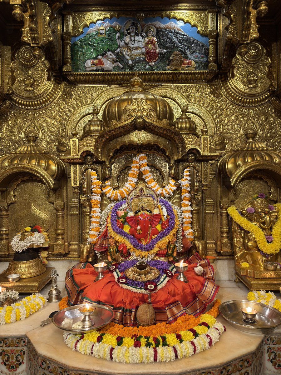 🙏 गणपती  बाप्पा मोरया 🌺मंगलमूर्ती मोरया 🙏२२/१२/२०२५
🙏Ganapati Bappa Moraya 🌺 Mangalmurti Moraya  🙏22/12/2025