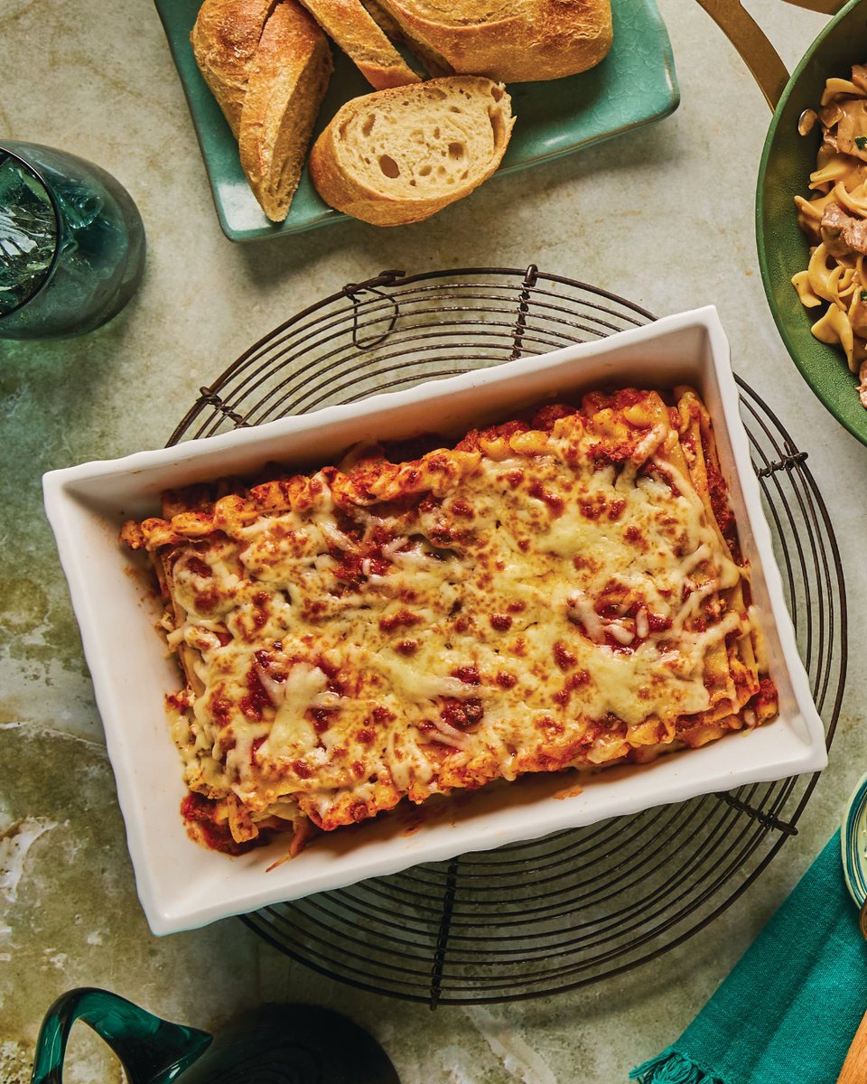 Servez de délicieux plats sans (presque) lever le petit doigt.

Notre Lasagne et nos ✨NOUVEAUX✨ Prêt-à-cuisiner Fettuccine Alfredo aux crevettes, Osso buco de porc et Prêt-à-cuisiner Bœuf Stroganov ont ce goût maison que vous recherchez. ow.ly/svtp50XN5z7