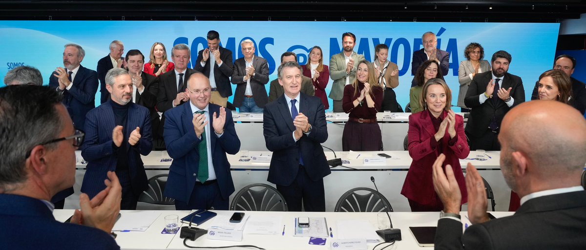 cucagamarra's tweet photo. Cada vez que hay elecciones, Sánchez pierde.

Lo que antaño eran territorios clave del socialismo como Extremadura o Andalucía, hoy son bastiones del @PPopular.

Seguimos trabajando para que España pueda tener el Gobierno limpio y honesto que merece: el Gobierno de @NunezFeijoo. https://t.co/9CsfgGeZGy