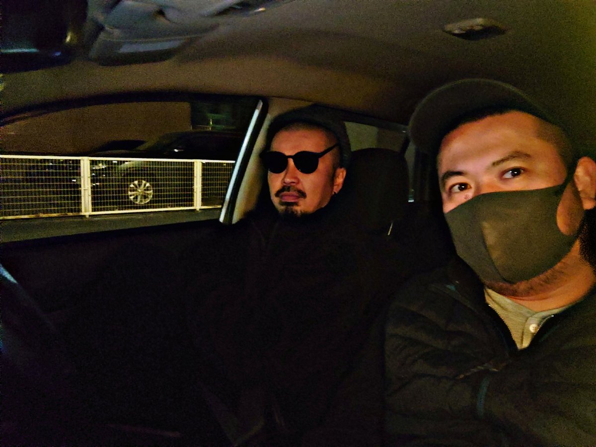 Foc_ADAM's tweet photo. 真夜中にディールしに現れた相棒
F.O.Cインダハウス

Jに借りた上着が光りすぎてますよ巨匠 https://t.co/COAlUqmq08