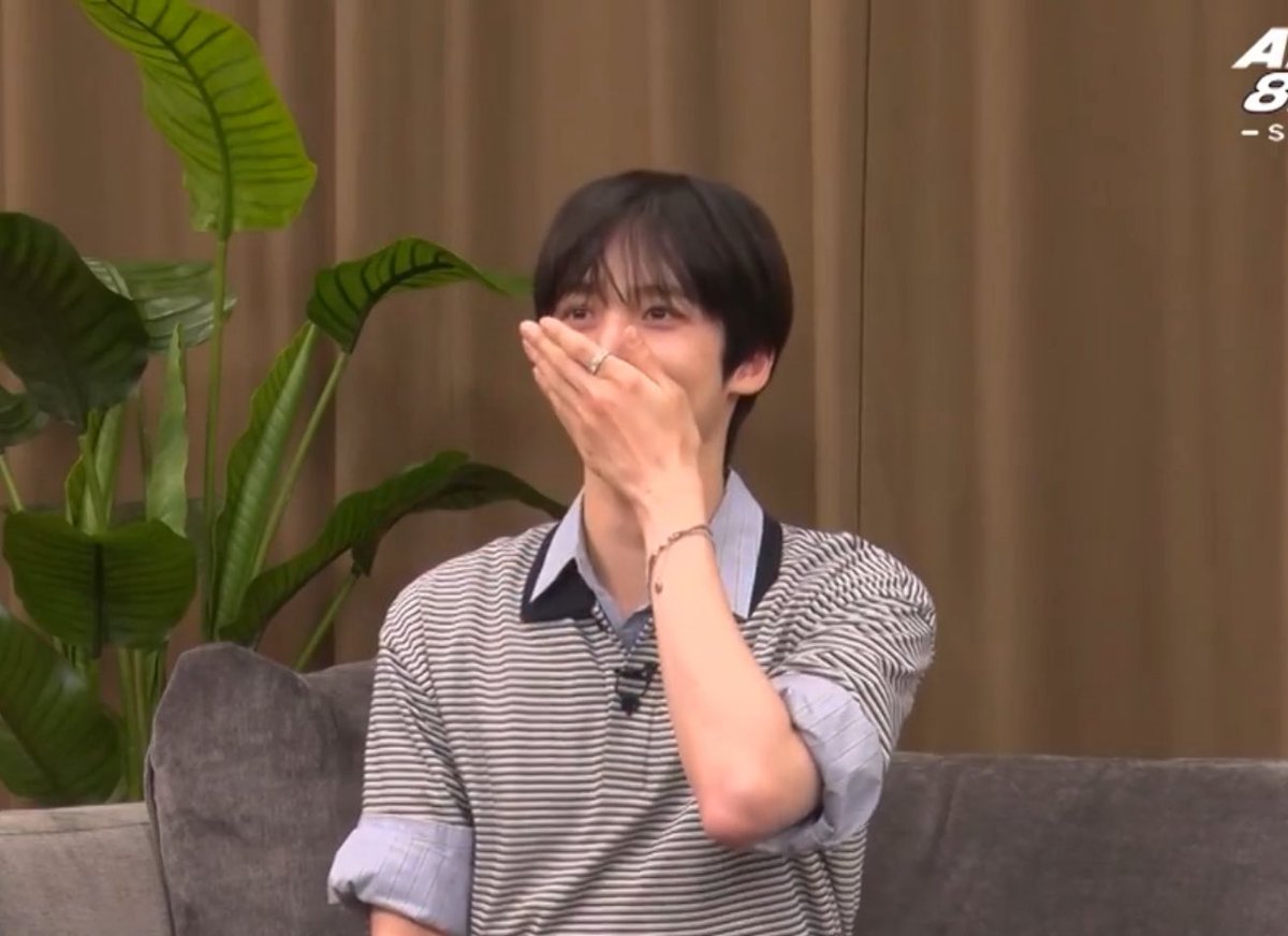 手が大きすぎるし顔も小さすぎるのいつ見ても驚く