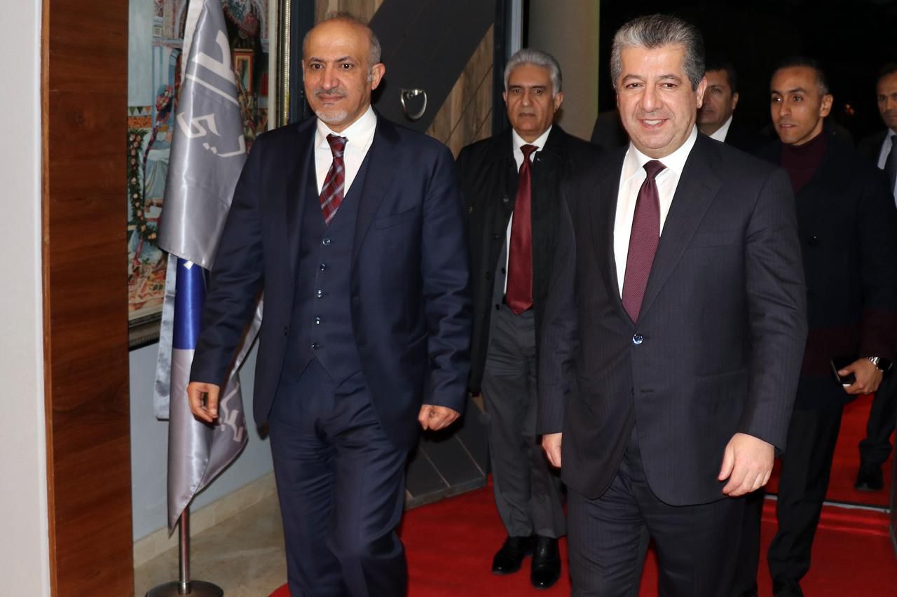 رئيس تيار الغد السوري أحمد الجربا: - تشرفت أمس باستقبال رئيس حكومة إقليم كوردستان مسرور بارزاني في منزلي بالقاهرة بدعوة عشاء على ضيف مصر الكبير - زيارة الأخ مسرور بارزاني إلى مصر المحروسة هي زيارة دولة - زيارة لها مدلولاتها الإقليمية الهامة من حيث التوقيت في هذا الظرف الدقيق التي تعيشه منطقتن - زيارة ذات طابع استراتيجي وسنرى نتائجها العملية في المستقبل القريب 