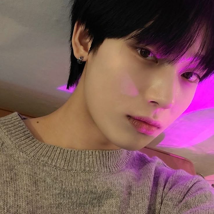 d7vwn_'s tweet photo. behind the scenes 🔞

Sa loob ng sinehan, tanging panonood lang ang dapat gawin. Pero sa lagay nila Sunoo at Soobin, may iba pang maaaring gawin. Hindi mapipigilan ang lamig—at kung minsan, may mga paraan para magpa-init. Kakayanin ba nila o pipiliin na lamang palampasin ito? https://t.co/dRn793aq9Q