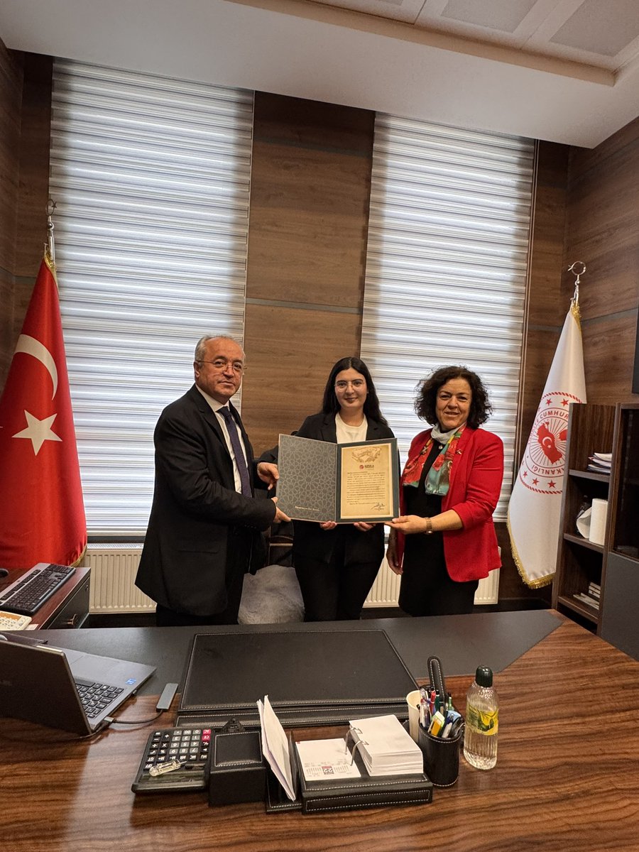 Merkez İlçe Nüfus Müdürlüğü  48.haftanın en başarılı personeli olarak seçilen İrem ŞENGÜR ÜNLÜ ‘ye  çalışmalarından dolayı teşekkür ediyoruz.Genel Müdürümüz Sayın Vali <a href="/itasyapan/">İbrahim Taşyapan</a> Nüfus teşkilatımıza verdiği değerden dolayı müteşekkiriz.
Saygılarımızla. 
<a href="/TCNufus/">Nüfus ve Vatandaşlık İşleri Genel Müdürlüğü</a> 
<a href="/NigdeValiligi/">T.C. Niğde Valiliği</a>