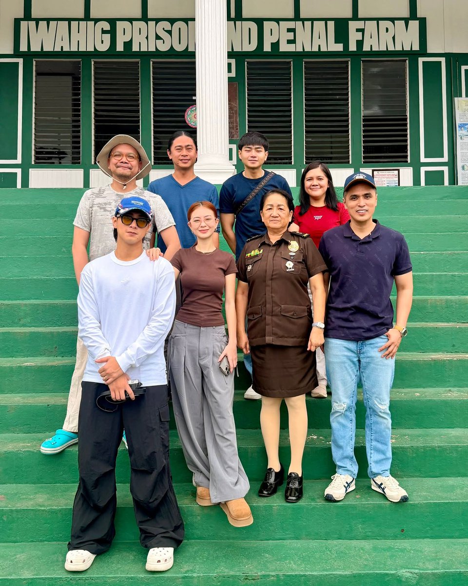 DyprPalawan's tweet image. Spotted sa Iwahig dito sa Puerto Princesa ngayong Dis 22, ang mga dating housemates sa bahay ni Kuya, na sina Fyang Smith, kapareha nitong si JM Ibarra, at ang Green Bones Director na si Zig Dulay. Namahagi sila ng regalong pagkain sa mga PDlL na may sakit at sa IPPF Hospital.