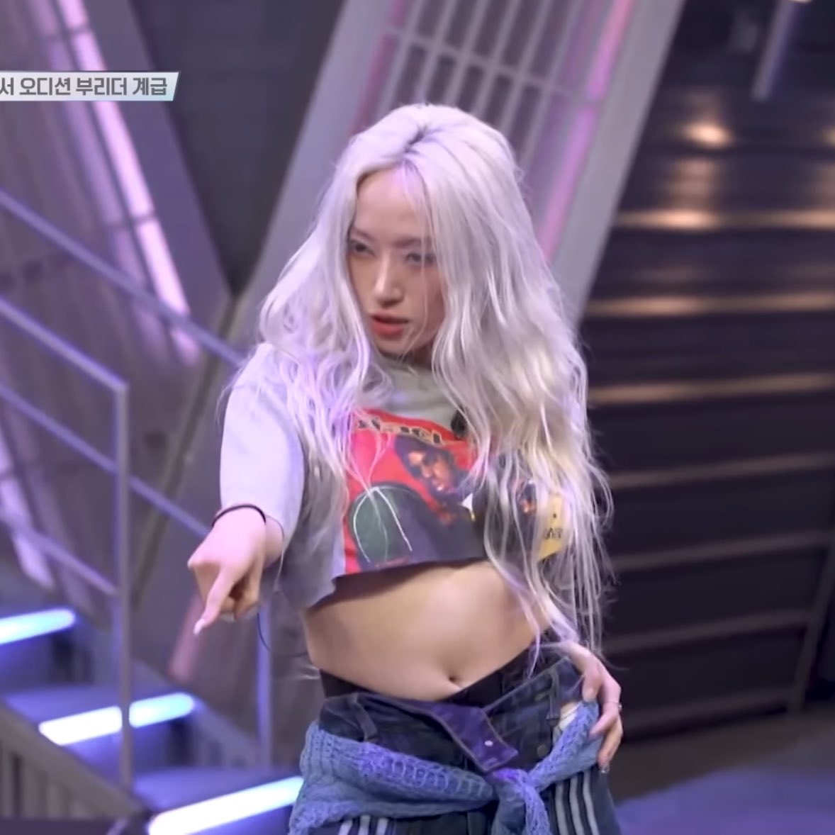 그때그시절 옷 없다고 티셔츠 자르고 나온 독기 가득 계급미션 레드릭...😍