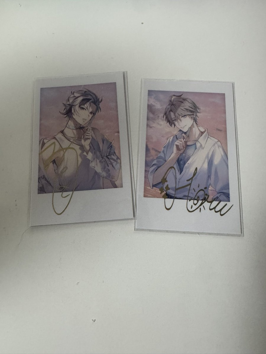 #니지산지장터 

니지산지 후와 미나토 카이다 하루 질스튜어트 체키 양도합니다 

후와 4.5
카이다 4.0