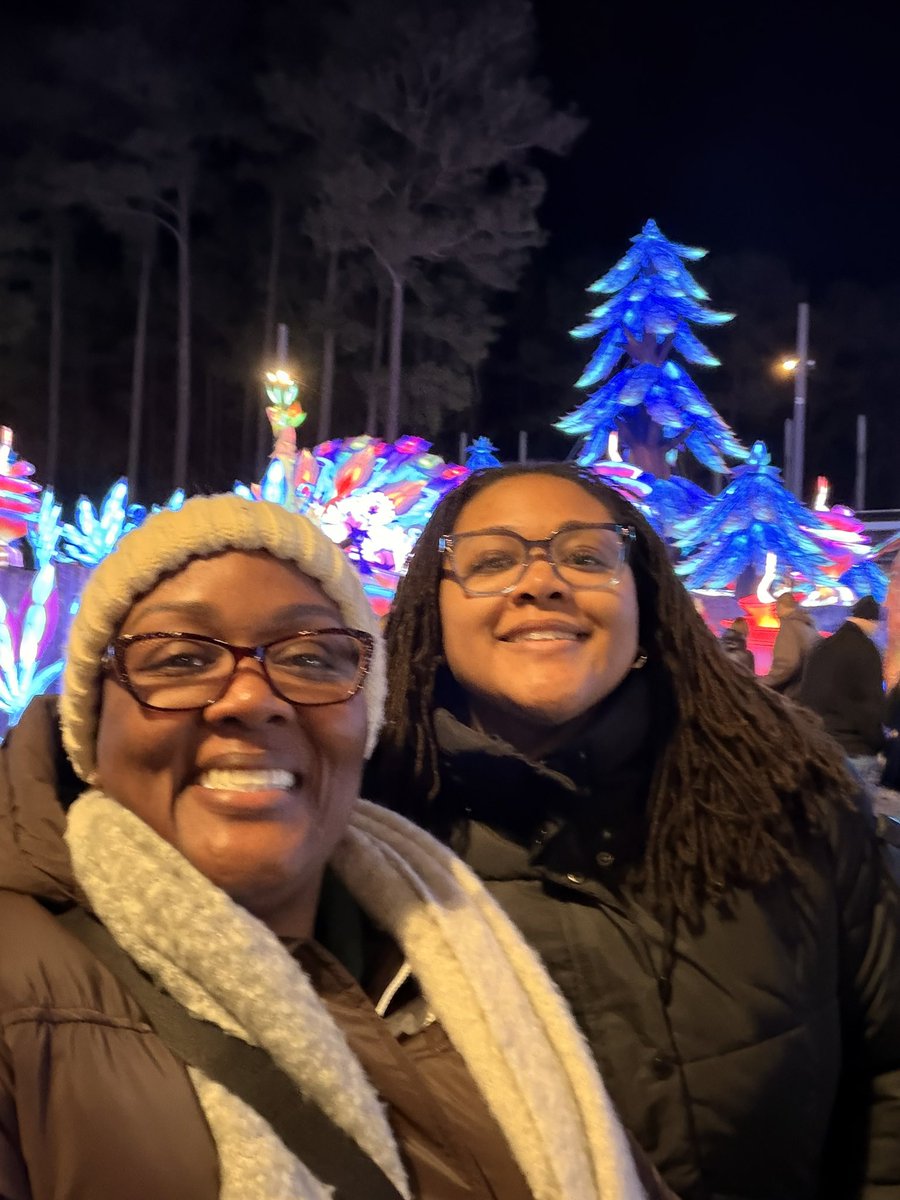 wesley_deanne's tweet photo. christmasFamilyFun! https://t.co/xPmuCwZPUi