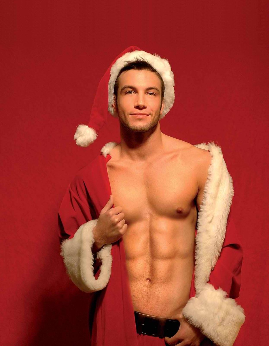 Back2Daniel's tweet image. Sexy Santa 🎅💪❤️🤍🔥🫠 

#MakeTheYuletudeGay 🎄