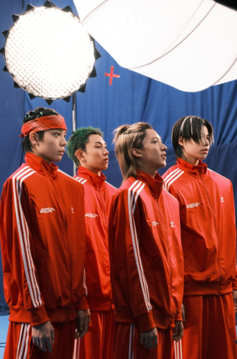 lngshotpics's tweet photo. lngshot saucin’ mv behind the scenes (genie)

https://t.co/ZAKXig0ep6

#LNGSHOT #롱샷 https://t.co/C0bgv2W9k1