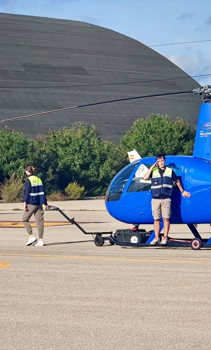 𝗗𝗿𝗶𝘃𝗶𝗻𝗴 𝗛𝗼𝗺𝗲 𝗳𝗼𝗿 𝗖𝗵𝗿𝗶𝘀𝘁𝗺𝗮𝘀...🚁
𝙀𝘼𝙎𝙔 last-min gift idea: buy one of our helicopter experience GIFT VOUCHERS online 𝙩𝙤𝙙𝙖𝙮 🧑‍🎄🎄
Prices start from 𝙟𝙪𝙨𝙩 €110... ↙️
thehelicoptercentre.com/vouchers

#christmas #giftvoucher #helicopter #mallorca #giftidea