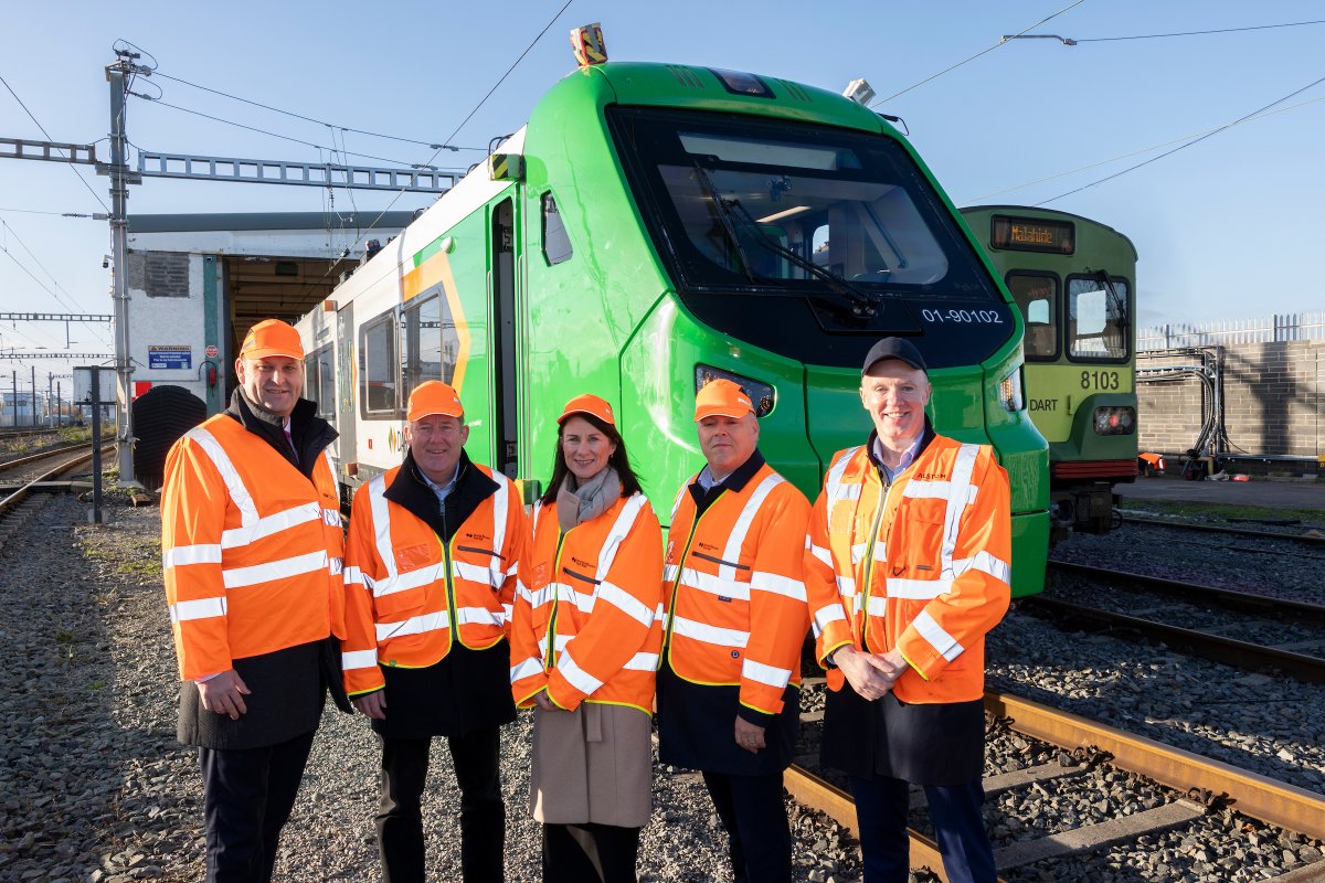AlstomUK's tweet image. More trains for Ireland! 🍀

We've signed a contract with @IrishRail for 100 new  X’trapolis carriages – our third DART+ order in recent years.

We look forward to delivering these as part of Ireland’s largest-ever fleet order.

More 👉 ow.ly/KRRL50XNbaa