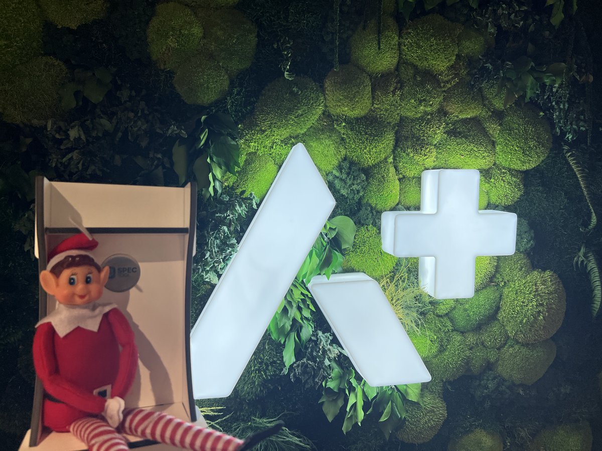 From winter streets to warm spaces, Specs the Elf felt right at home at CIMA+ Gatineau 🌿🎅

⚜️💙⚜️

Des rues enneigées à des espaces chaleureux, Specs le lutin s’est senti chez lui chez CIMA+ à Gatineau 🌿🎅