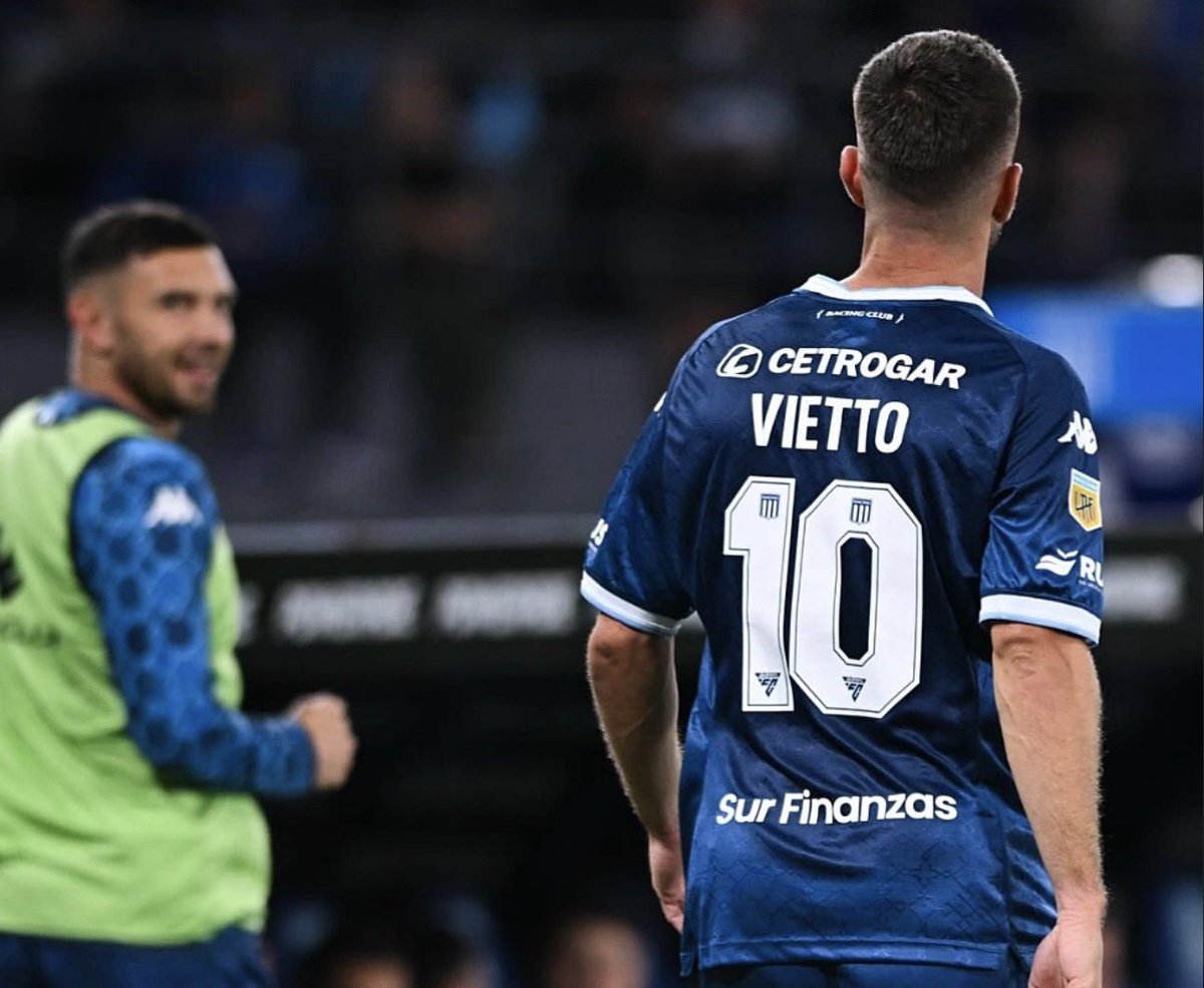 Luciano Vietto acaba de quedar como jugador libre tras su paso por Racing, necesitamos un 10 como el, es por acá Coto no pierdas el tiempo… 😉

Un jugador que cualquier equipo desearía tener.