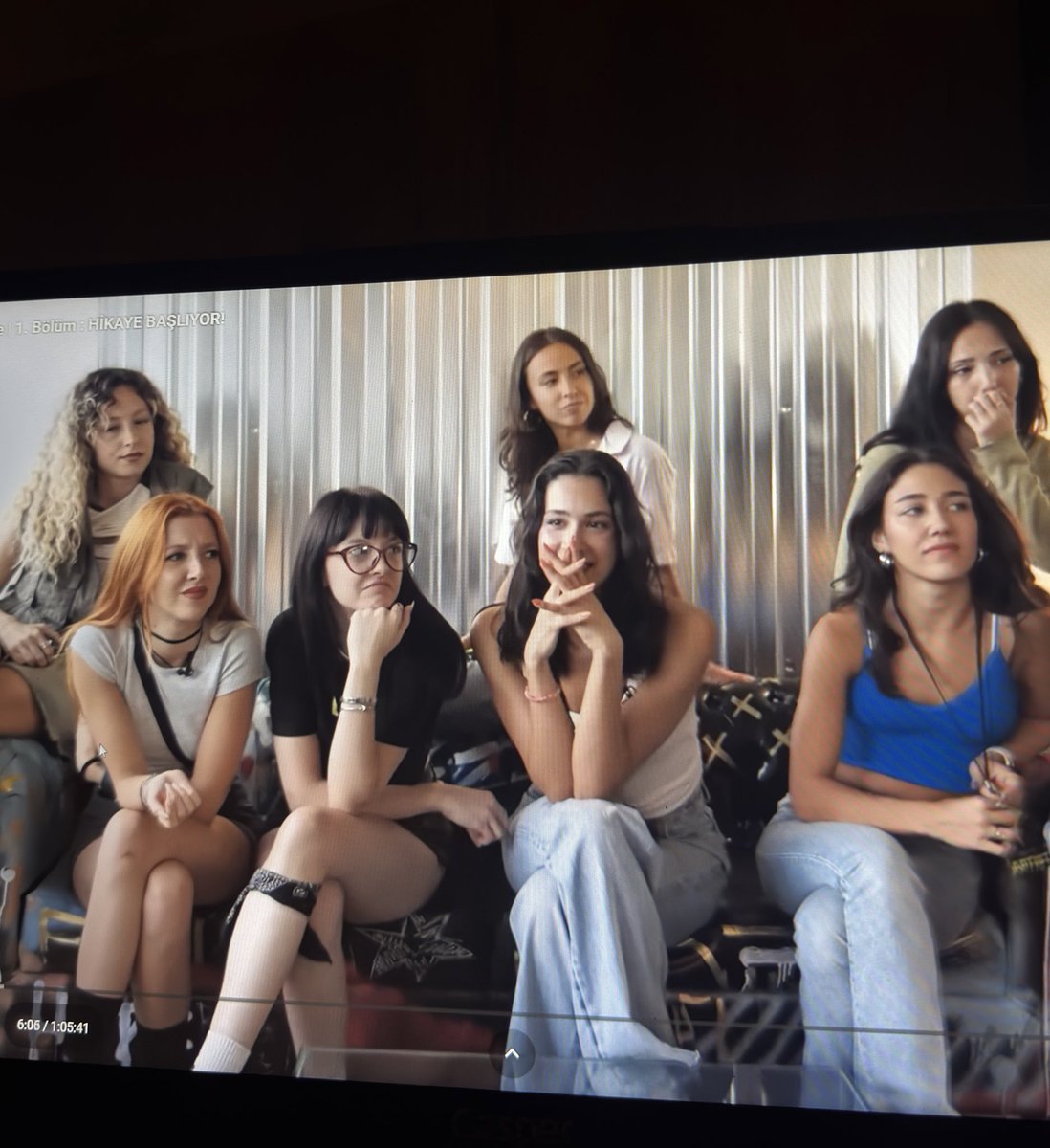 Sana geldim. Gelmeyecektim. Yolda gelmemem için elli tane sebep saydım ama sebepleri saydıkça fark ettim ne kadar çok gelmek istediğimi.