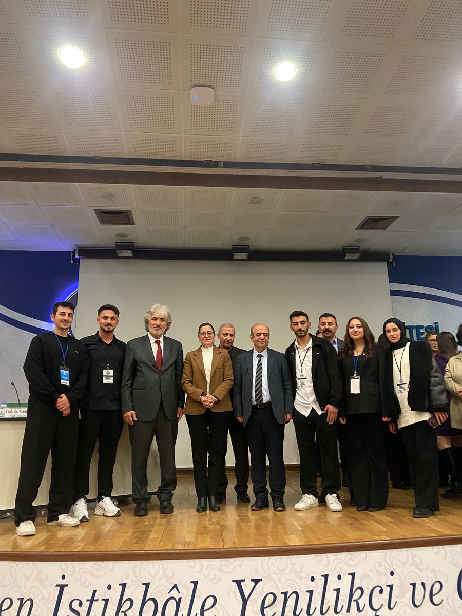 BbyCaku's tweet photo. ÇAKÜ Bilgi ve Belge Yönetimi Bölümü ve Yaşam Boyu Öğrenme Topluluğu olarak, milletimizin istiklal ve irade mücadelesini dizeleriyle ölümsüzleştiren Mehmet Âkif Ersoy’u saygı, rahmet ve minnetle andık.
“Allah bu millete bir daha İstiklâl Marşı yazdırmasın.” 🇹🇷
#çankırı #çakü #bby https://t.co/xk38AYuNzB