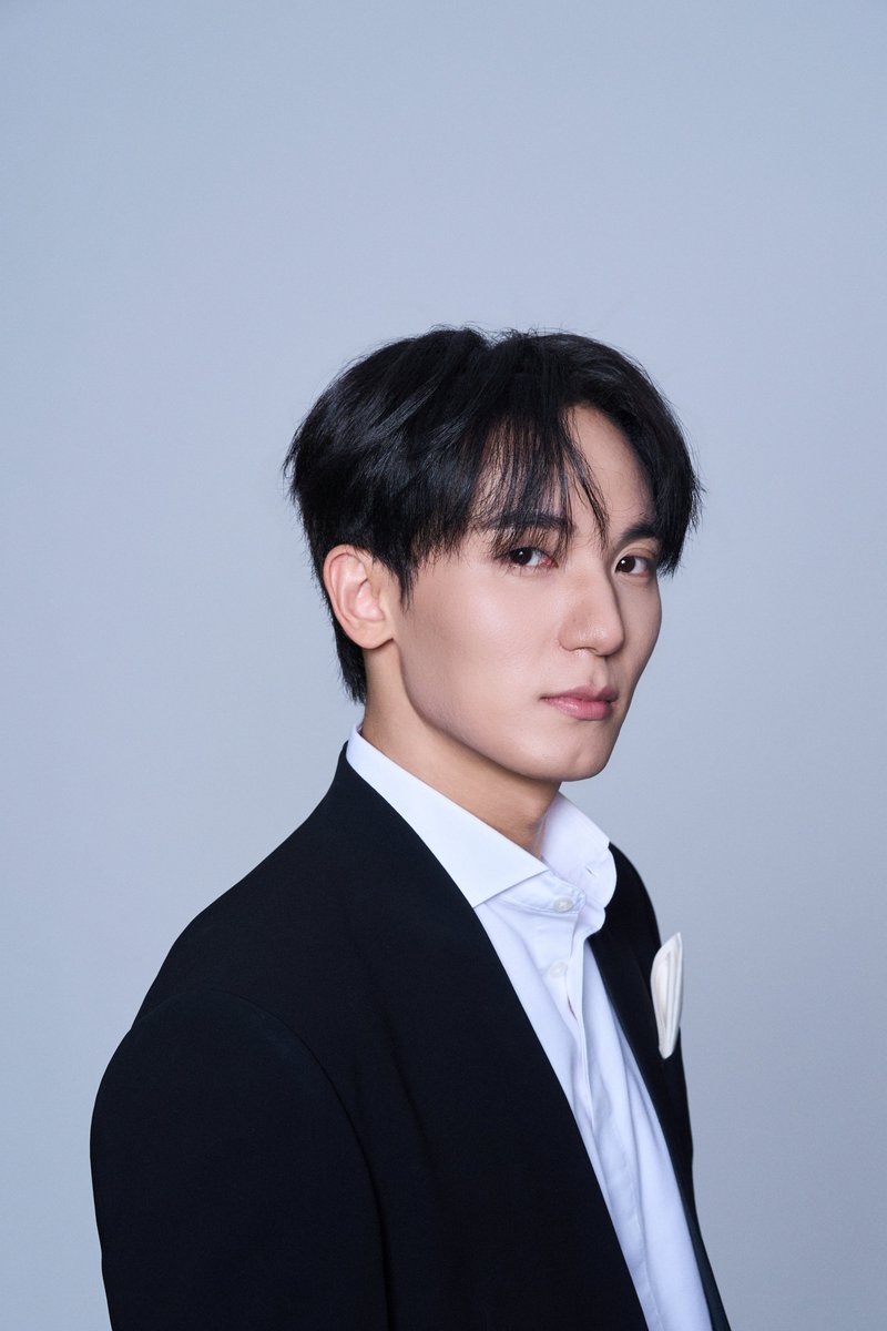 [📢] 아티스트 프로필 이미지 업데이트 안내

서영택님의 새로운 프로필 이미지가 공개되었습니다💜
팬 여러분들의 많은 관심 부탁드립니다

#서영택 #YeongTaekSeo