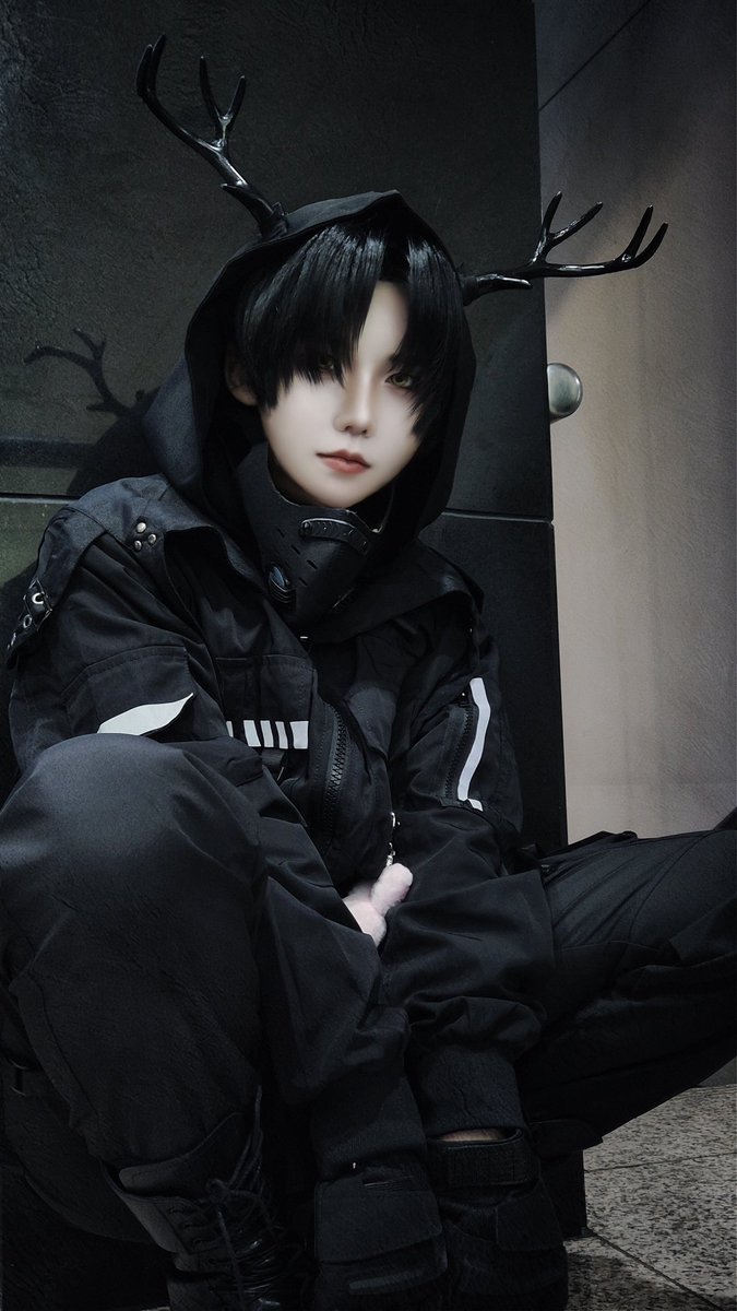 #서코후기 #트친소_𝕏친소 
12서코 토요일 주야장천 괴출 퍼포팀에서 130666으로 참가했습니다! 춤무대는 종종 참가해왔지만 퍼포는 처음이였는데 많은 분들이 즐겁게 봐주신것같아 무척 뿌듯합니다☺️ 저희 무대영상 풀캠도 올라왔으니 한번씩 구경하고 가주세요~