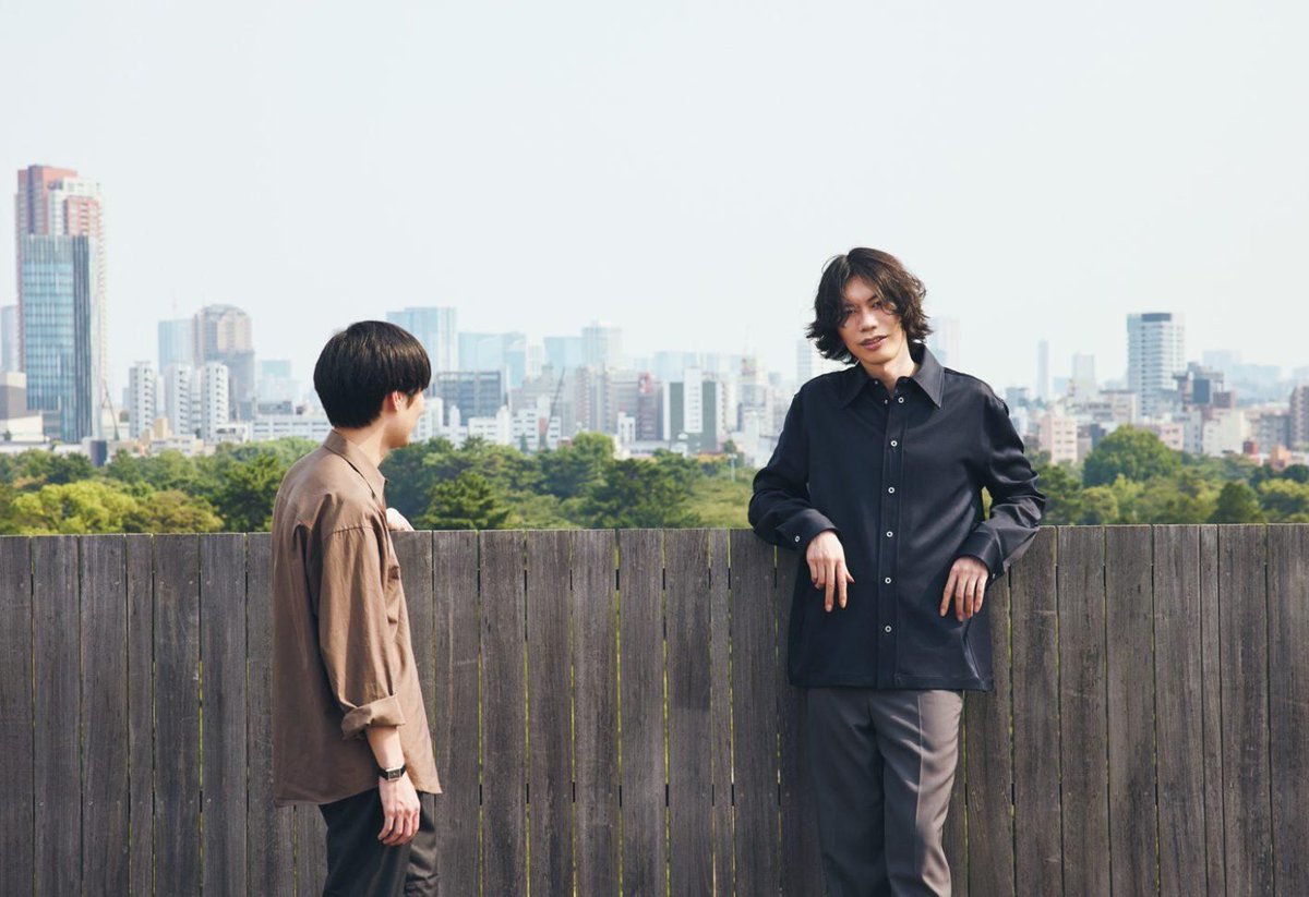 奥山由之×米津玄師 1991年生まれの“同志”が語る、刺激し合うクリエイション。30歳で突然に訪れた、クォーターライフクライシス 
ginzamag.com/categories/int…