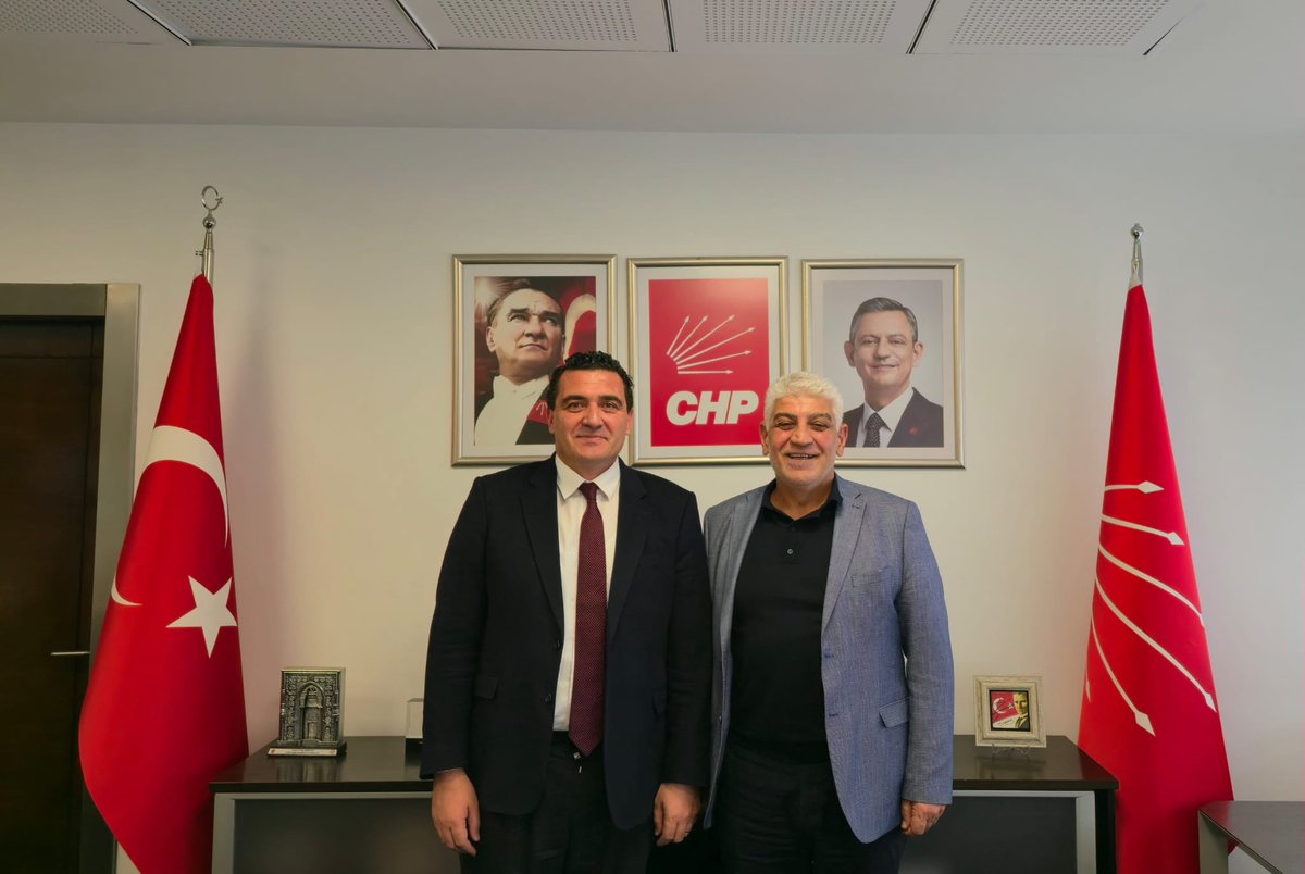 Tüm Bel-Sen Genel Başkanı Erdal Bozkurt’u Genel Merkezimizde ağırladık.

Yerel yönetimlerin sorumlulukları, ülkemizin güncel durumu ve çalışma hayatının yakıcı başlıkları üzerine; deneyim, birikim ve ortak mücadele hattını buluşturan verimli bir sohbet gerçekleştirdik.

Emeği
