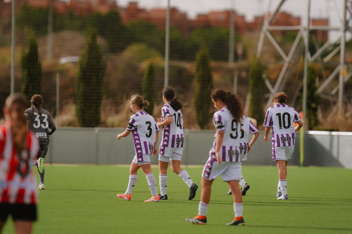 👏🏻💜 Nuestras cadetes cierran el año invictas.

Un nuevo triunfo este fin de semana, ante el CD Navega, las deja asentadas en el liderato tras 13 jornadas.

Además, Yaiza y Nadia encabezan la tabla de goleadoras 💣⚽️