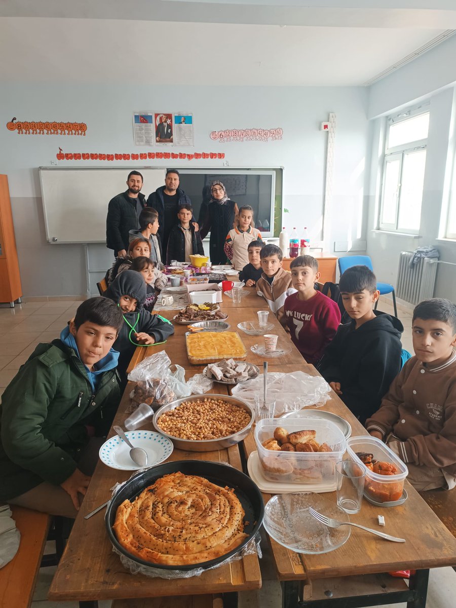 Güney İlk ve Orta Okulu olarak Tutum, Yatırım ve Türk Malları Haftası’nda yerli ürünlerle dolu, öğretici ve keyifli bir etkinlik gerçekleştirdik. Yerli üretimin emeğini, değerini öğrencilerimizle birlikte tanıdık.

#AzTüketÇokÜret
#YeşilVatan <a href="/Diyarbakirmem/">Diyarbakır İl Millî Eğitim Müdürlüğü</a> 
<a href="/Valimutlu/">Hüseyin Avni Mutlu</a> <a href="/CermikMEM/">Çermik Milli Eğitim Müdürlüğü</a>