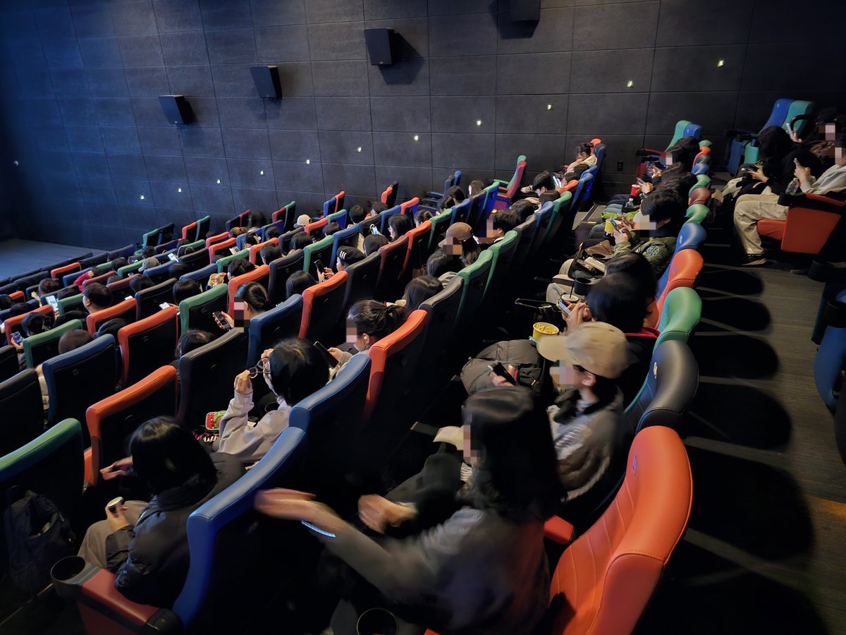 2026년, 트라이건 붐은 반드시 온다…! 🔥

<트라이건 스타게이즈> 선행상영회 현장 사진을 공개합니다 📸

#밧슈, #울프우드 관을 찾아주신 팬 분들께 다시 한 번 감사드립니다.
1·2화 감상평과 선행상영회 후기를 마구마구 올려주세요👀

<트라이건 스타게이즈> 26년 1월 애니원 동시 방영 예정!