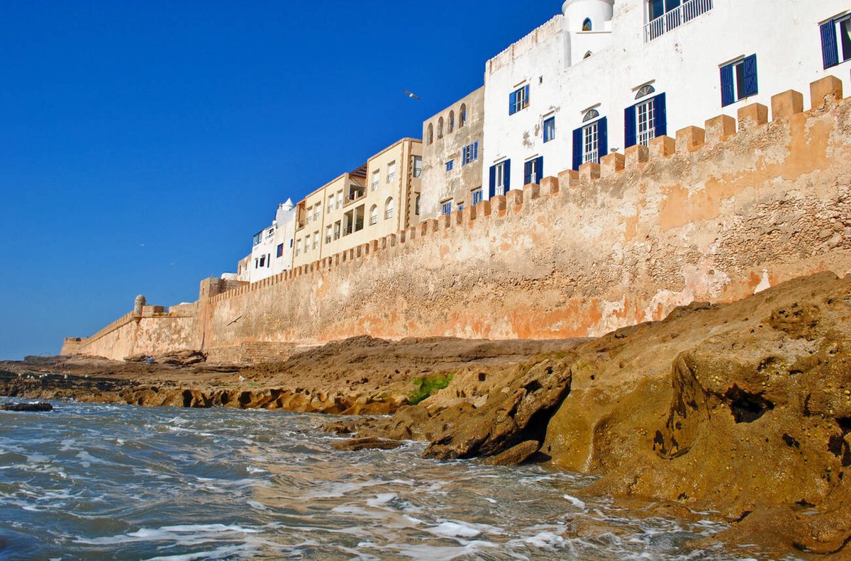 Pinterest_Maroc's tweet image. 🌊 The tide crashes against Mogador’s ramparts 🇲🇦 #Essaouira #AtlanticCoast #Mogador