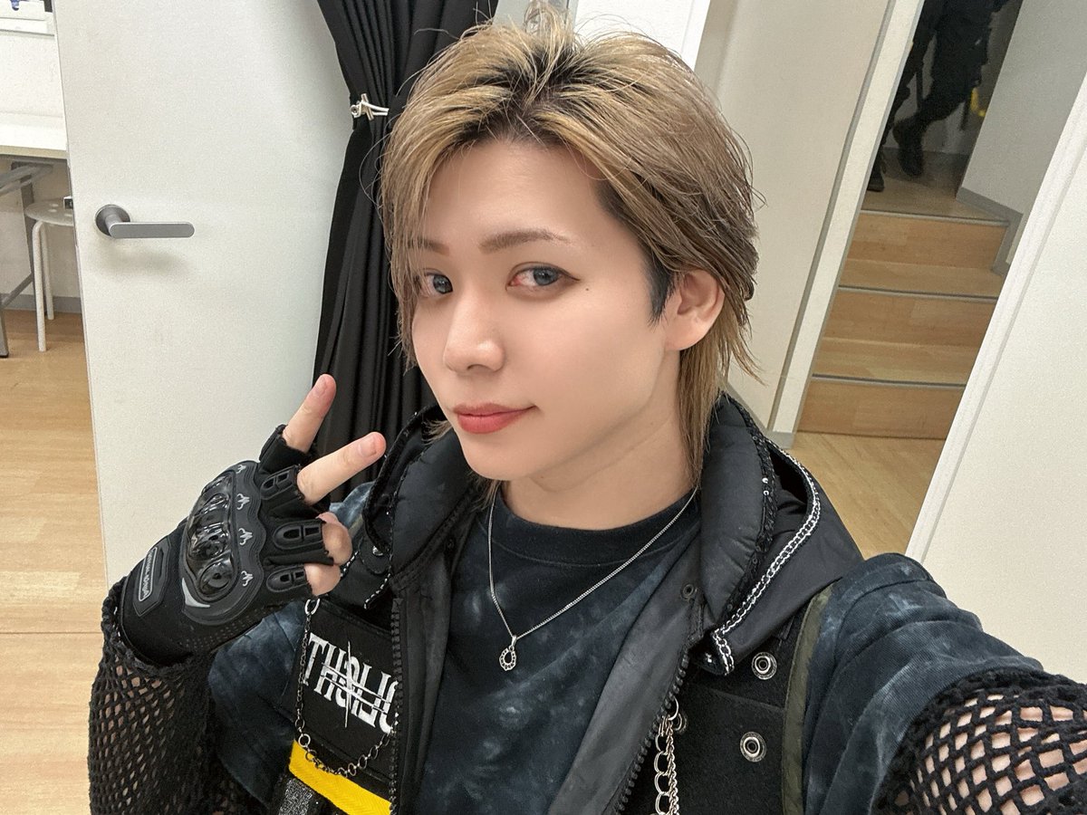 山田洋介 新曲【SWAY】とともに新衣装もお披露目👏🏻 今回のツイード衣装も