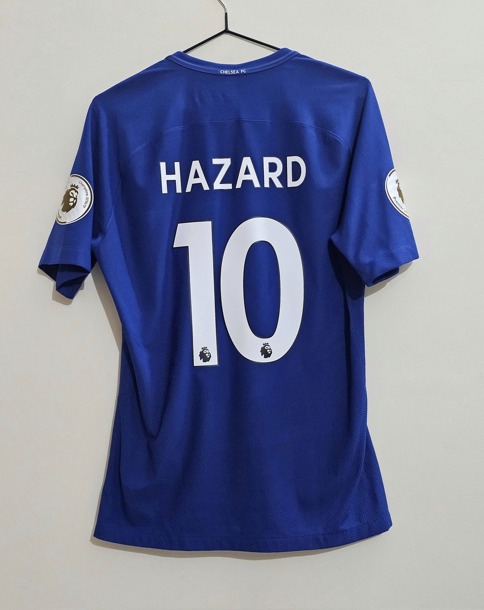 VsKitCorner's tweet image. 🏴󠁧󠁢󠁥󠁮󠁧󠁿 For Sale!

Official Chelsea 2017/18 Home Hazard (player issue/kit room version).

Large. 

DM for more pictures/info. 

#CFC