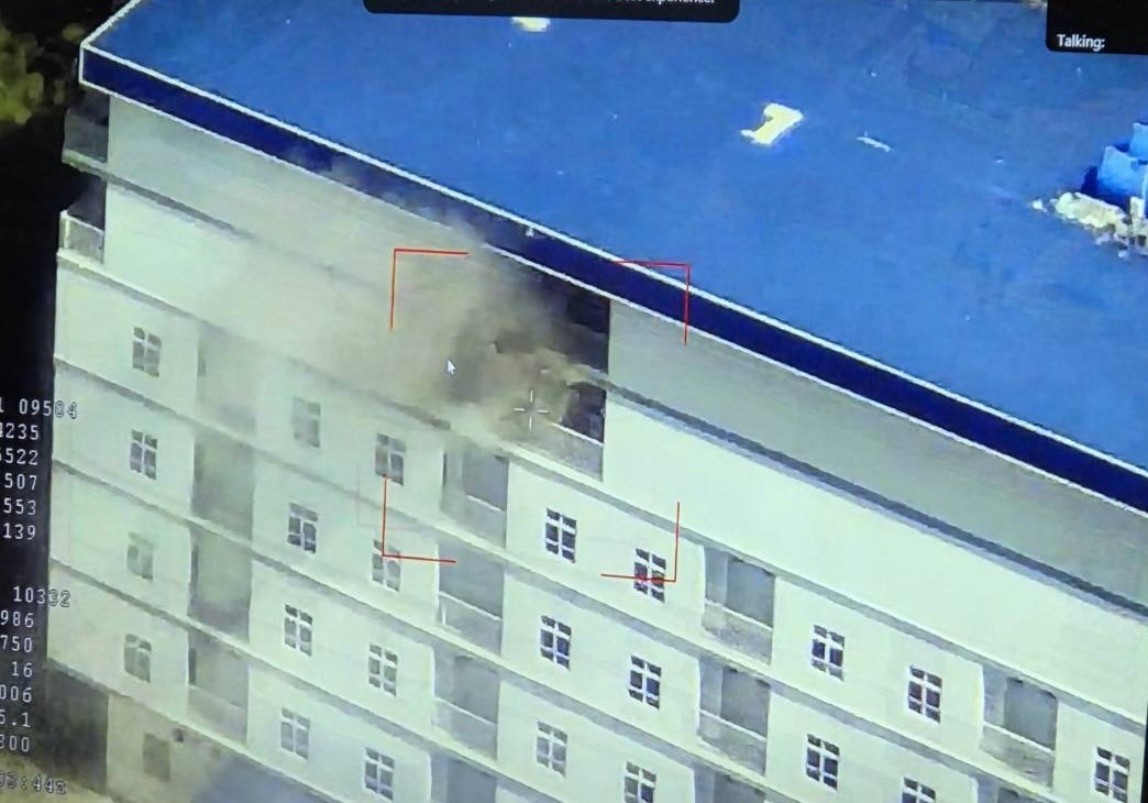 ThaiEnquirer's tweet photo. Thai security forces carried out a cross-border strike on two buildings in Poipet, Cambodia, on Monday afternoon after confirming they were being used both as bases for scammer networks and as sniper positions targeting Thailand.

The Burapha Task Force said the operation took place at 1:48pm on December 22, opposite Tha Kham subdistrict in Aranyaprathet district, Sa Kaeo province. Authorities said the buildings had been identified by relevant agencies as hosting Cambodian snipers who had fired into the Aranyaprathet area, and were also equipped with an anti-drone system.

The strike caused damage to the buildings, with no return fire reported from the Cambodian side. Officials said the operation also forced the scammer network operating there to abandon the site.

#Thailand #Cambodia #ไทยกัมพูชา #ชายแดนไทยกัมพูชา