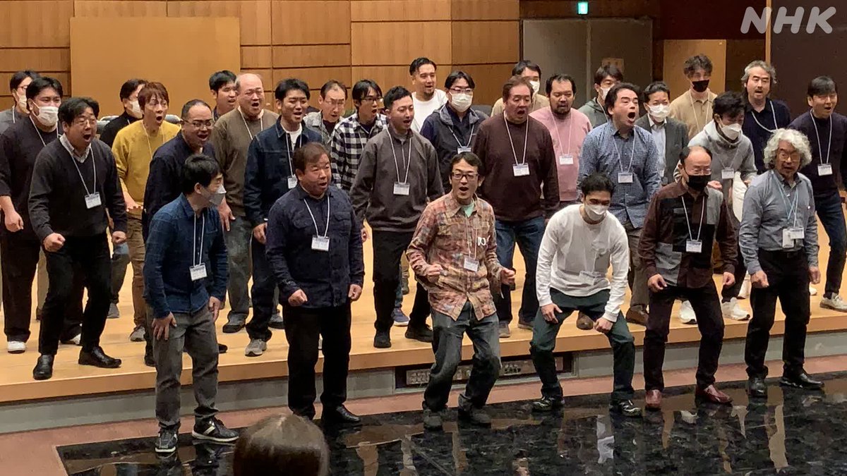 nhk_classical's tweet photo. #NHKニューイヤーオペラ
放送 1月3日（土）夜7時～ Eテレ（生放送）

2025年も残り10日
正月の本番に向けて
動きを付けた稽古が始まりました！

きょうは合唱の皆さん！
https://t.co/dshS0HxcGu

NHKホールの華やかなステージを
歌声と演技で盛り上げます！ https://t.co/h5zCEJz6UR