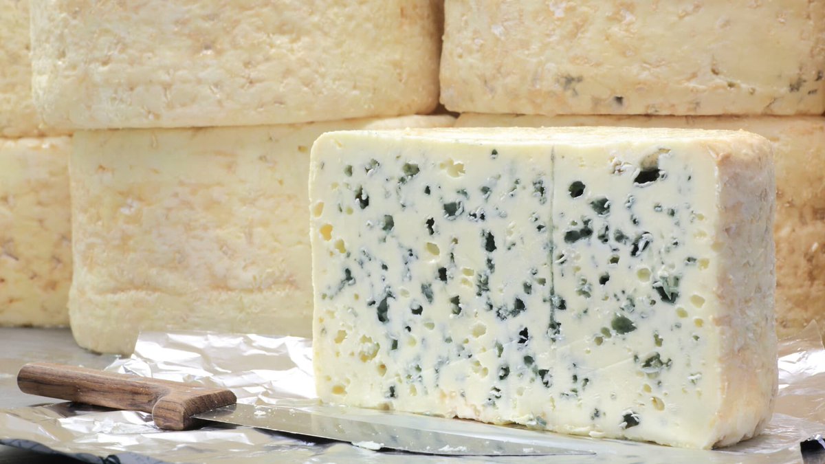 Alerte sur le roquefort et les fromages frais: l'UE taxe les voitures chinoises, Pékin rétorque en imposant ce mardi des droits de douane jusqu'à 42,7% sur les produits laitiers européens
l.bfmtv.com/L8E0