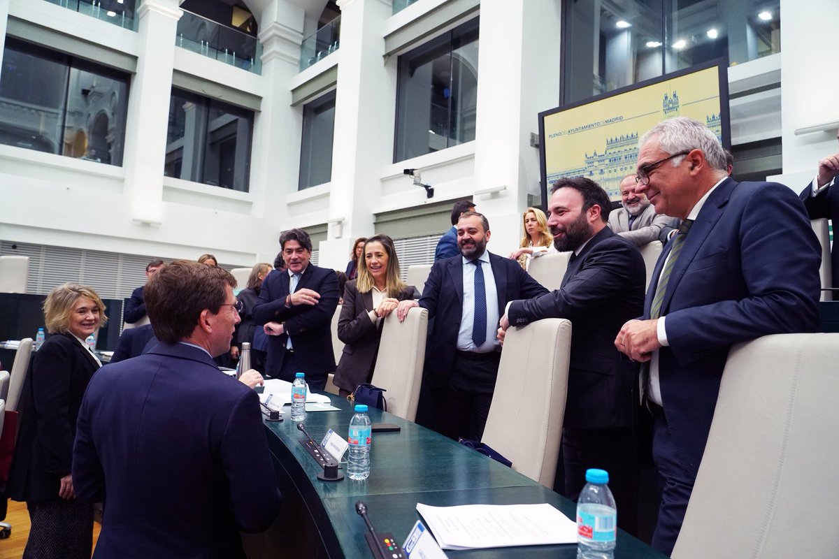 Aprobamos los Presupuestos 2026. Madrid avanza con estabilidad.

6.578 M€ para seguir mejorando nuestra ciudad: más gasto social, récord de inversión en los barrios y una nueva bajada del IBI. Gestionamos con diálogo, bajamos impuestos y reforzamos los servicios públicos.