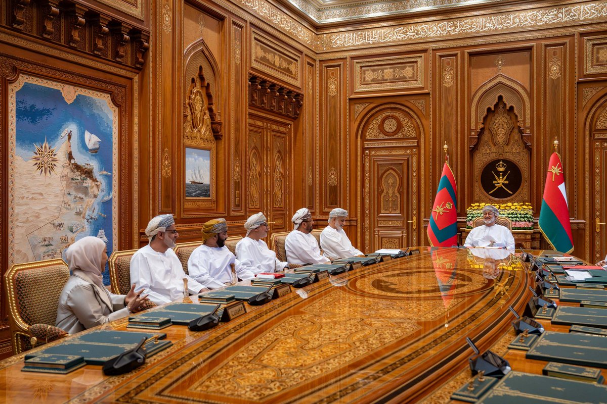 omanspire's tweet image. 📸 Images from His Majesty Sultan Haitham bin Tarik’s meeting with the Chairman and members of the State Council Bureau, highlighting continued consultation and national cooperation. 🇴🇲
@OmanStateCounci 
#HaithamBinTariq #Oman #StateCouncil #OmanNews #RoyalMeetings #HisMajesty