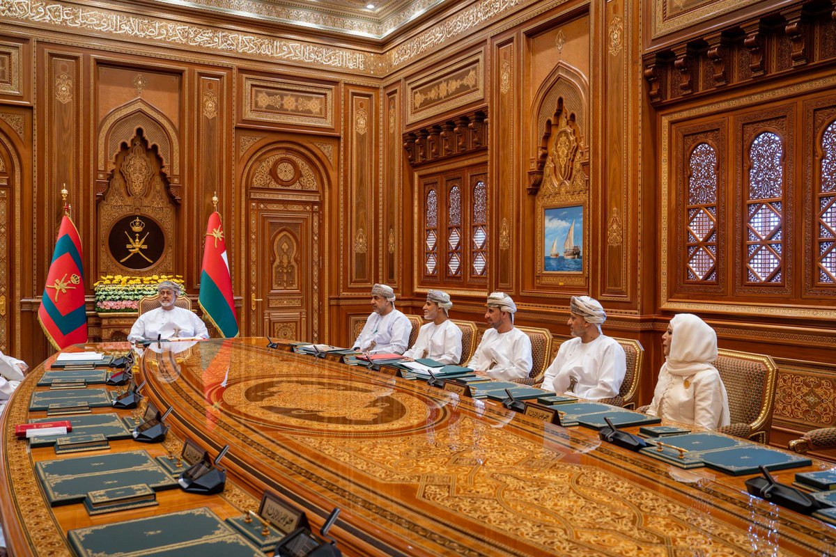omanspire's tweet image. 📸 Images from His Majesty Sultan Haitham bin Tarik’s meeting with the Chairman and members of the State Council Bureau, highlighting continued consultation and national cooperation. 🇴🇲
@OmanStateCounci 
#HaithamBinTariq #Oman #StateCouncil #OmanNews #RoyalMeetings #HisMajesty