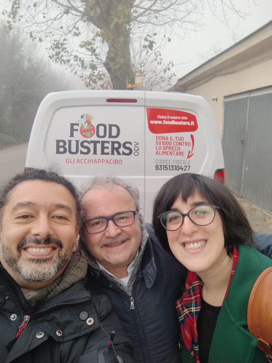 Godiamoci il Natale 🎄
ma senza sprecare il dopo 😉
Se restano #panettoni, #torroni o #dolci ancora integri,
📅 11 gennaio li raccogliamo ad #Ancona e #Falconara
per trasformarli in #solidarietà ❤️

#NoSpreco #Foodbusters #Natale2025