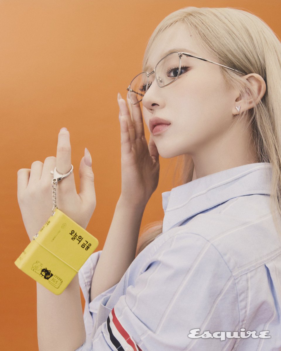 NMIXX_official's tweet photo. NMIXX HAEWON on #ESQUIREKOREA with #kakaopay

#NMIXX #엔믹스
#해원 #HAEWON https://t.co/0TzGd4fqcQ