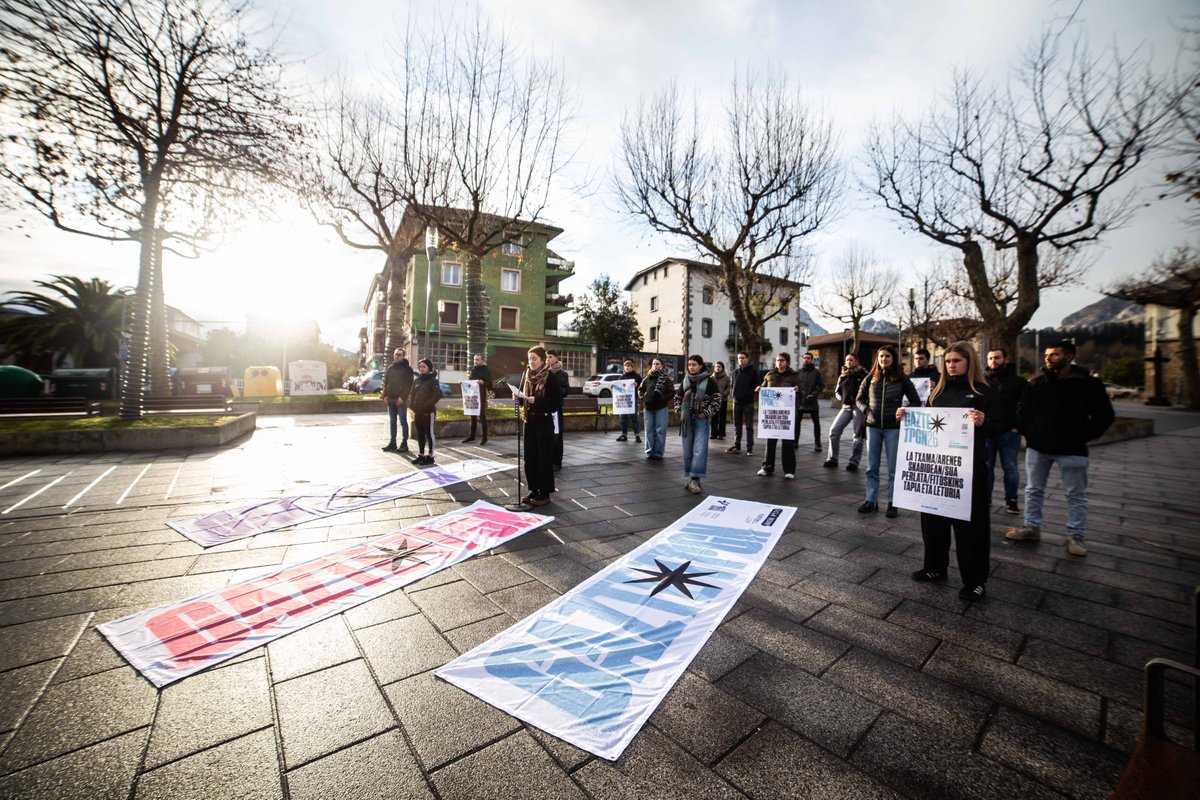 Gazte topaguneko lehen kartela aurkeztu dugu gaur.

Hainbat hitzaldi, aisialdi eskaintza eta kontzertuz gozatzeko aukera izango dugu.

Apirilaren 2tik 5era Abadiño gazte independentiston etxe bihurtuko dugu!