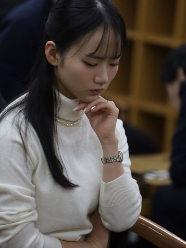 【画像】囲碁大会で美人すぎるプロ棋士が見つかるwwwwwwwwwwwwwwwwww しかも人妻 【HotTweets】