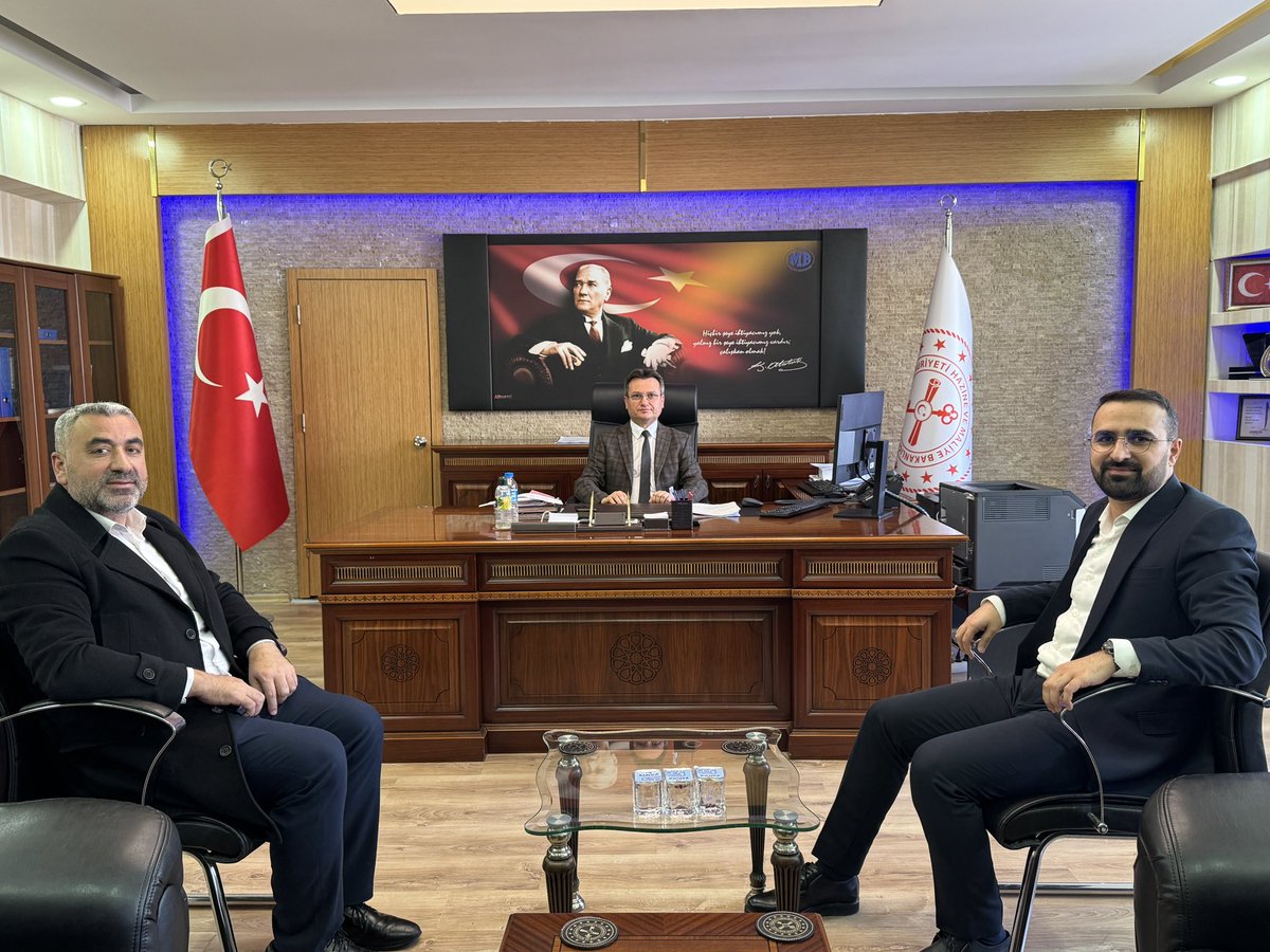 Derfterdarımız Sn. Muhittin Çelebi Şensesi makamında ziyaret ettik.

Batman’ımızın mali yapısı, potansiyeli, gelecek planlaması ve vergi adaleti üzerine istişarelerde bulunduk. 

Batman’ımız için kurumlar arası diyaloğu önemsiyor ve sorumluluk yüklenmekten çekinmiyoruz.