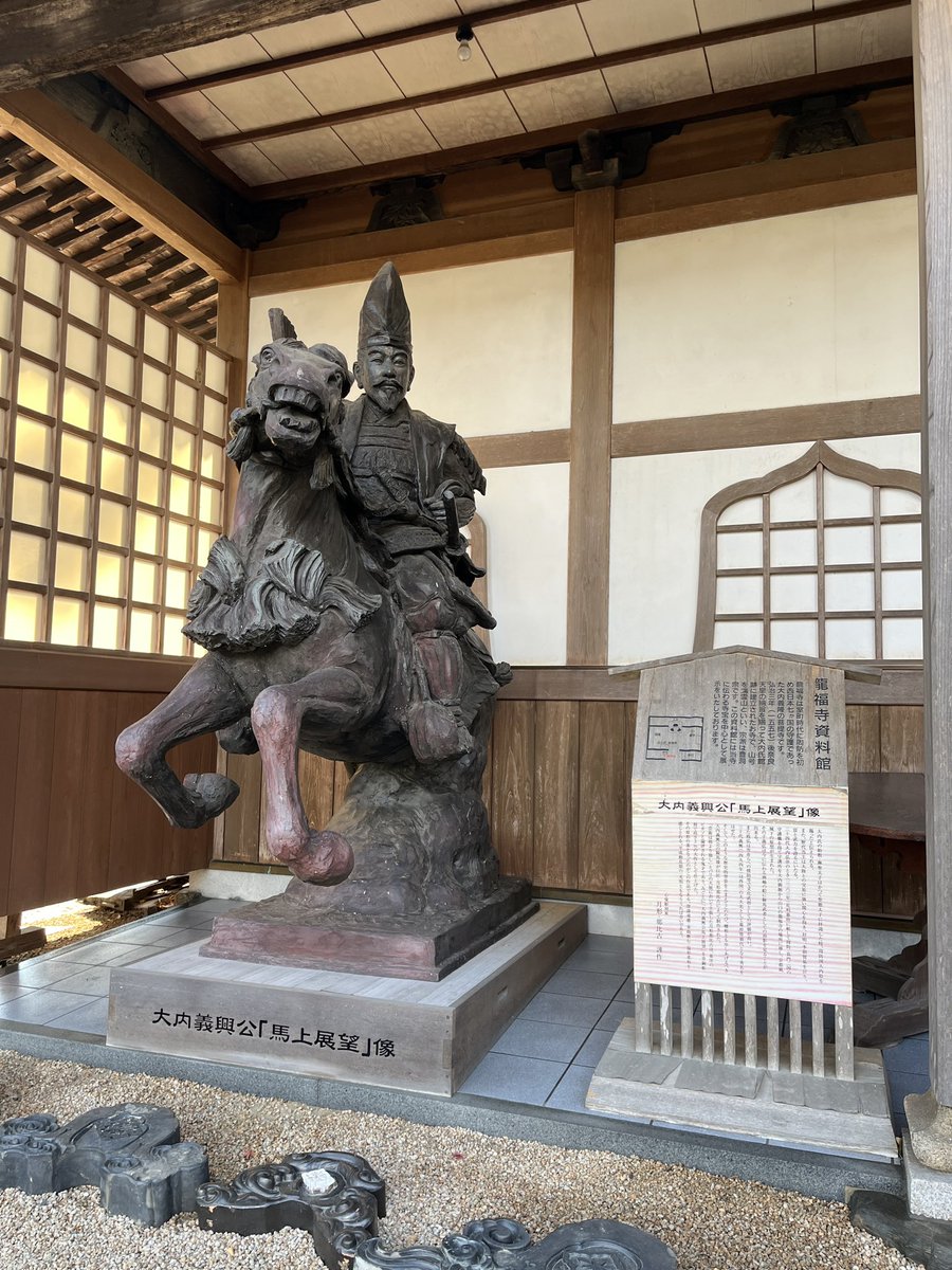 utti3323's tweet photo. 山口県って何があるんだろう？と思い、
まずは唐戸市場でふぐ刺定食を食べましたが、とても新鮮で美味しい！
あと、話題の瓦そば食べてみました。
パリパリとジューシーさを味わえてすごく美味しかったです✌️
私の祖先は山口発祥説あるので、市内の遺跡を巡って歴史を堪能してきました✨ https://t.co/m28DtAtJzx