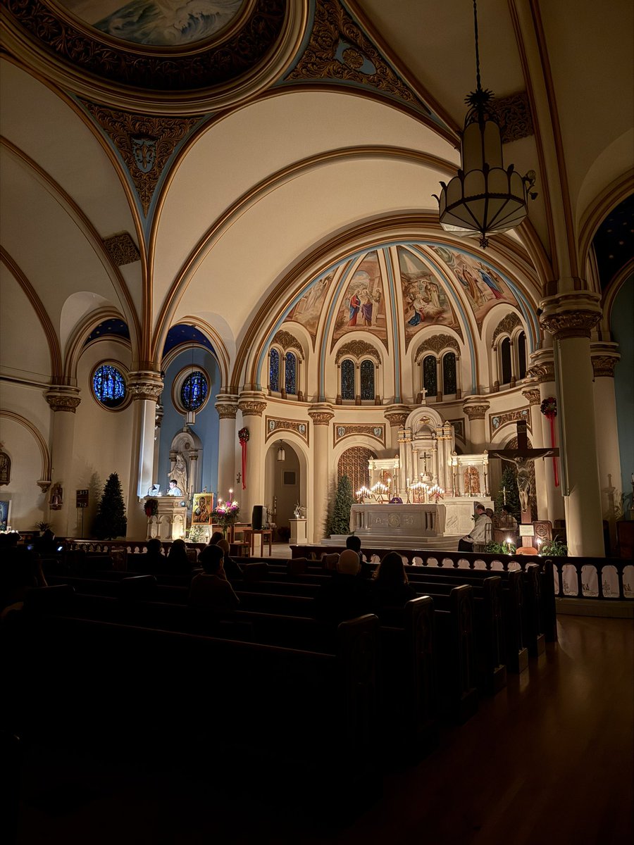 growing_daniel's tweet image. Mass in a power outage is kino btw